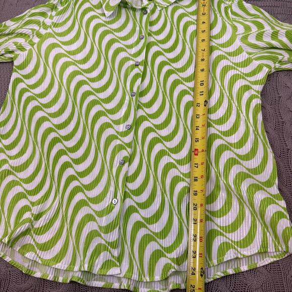 She + Sky Green and White Wave Retro Pattern Shirt - Picture 11 of 13